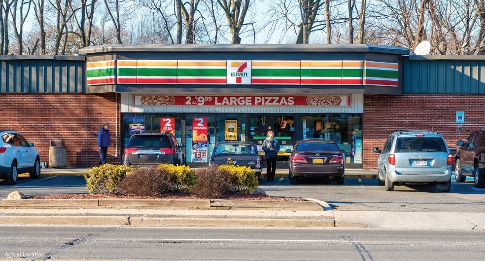 More Photos Of 329 E Jericho Tpke, Huntington Station Convenience Store For Lease