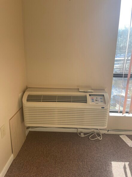 More Photos Of 567 Vauxhall St, Waterford Medical For Sale