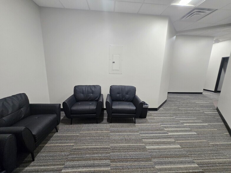 More Photos Of 7100 Northland Cir N, Brooklyn Park Office For Lease