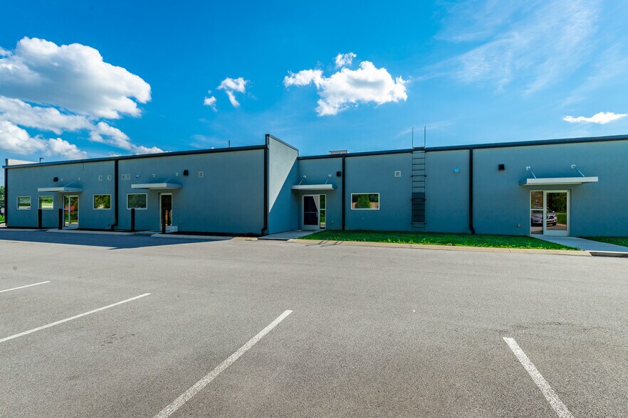More Photos Of 862 Callen Ln NW, Cleveland Medical For Lease