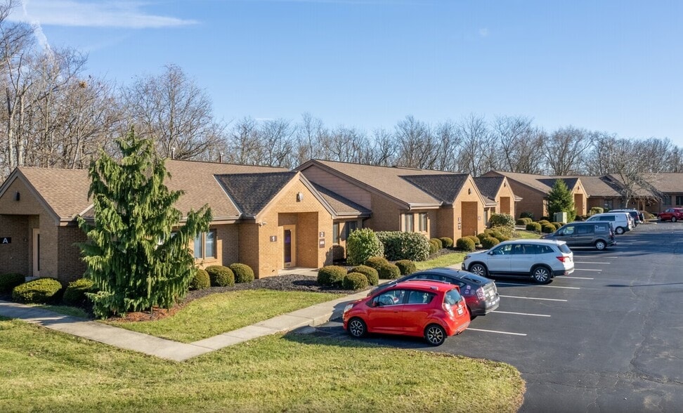 More Photos Of 1375 Kemper Meadow Dr, Forest Park Office Residential For Lease