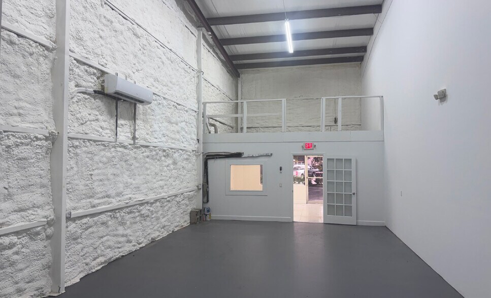 More Photos Of 1726-1738 SW Biltmore St, Port Saint Lucie Light Manufacturing For Lease