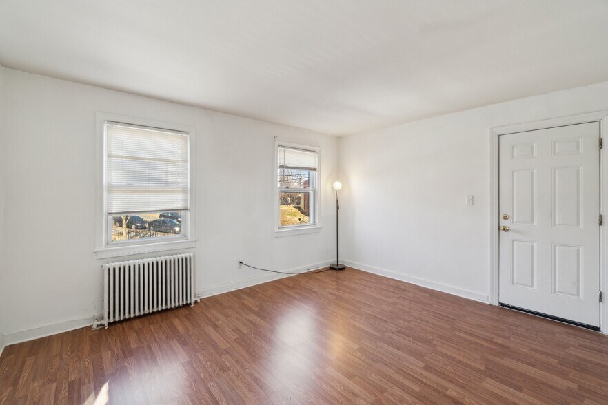 More Photos Of 3162 Buena Vista Ter SE, Washington Apartments For Sale