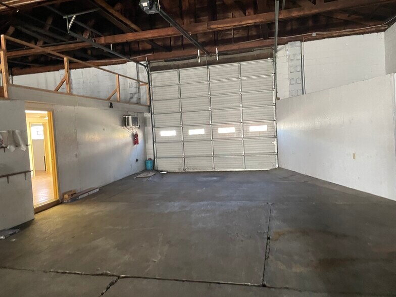 More Photos Of 40 W Monroe St, Latrobe Warehouse For Lease