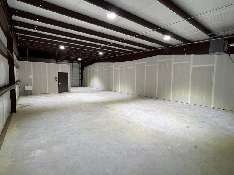 More Photos Of 4201 SW 29th St, Oklahoma City Warehouse For Lease