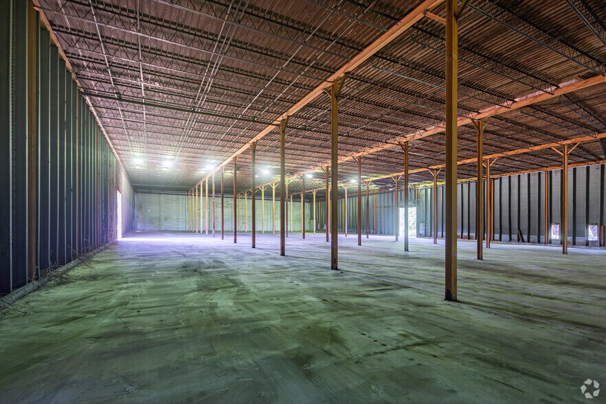 More Photos Of 756 S West St, Petersburg Warehouse For Lease