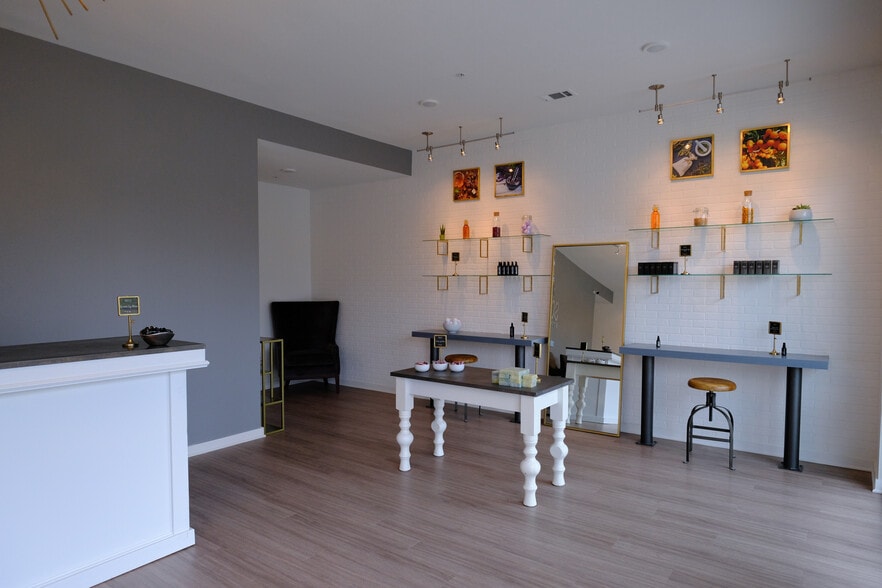More Photos Of 4361 S Congress Ave, Austin Apartments For Sale