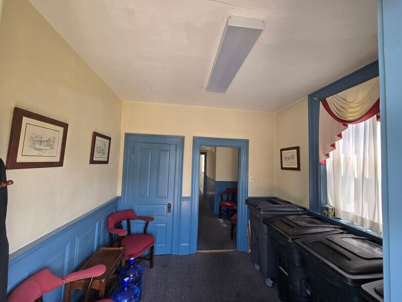 More Photos Of 362-372 E Main St, Collegeville Storefront For Lease