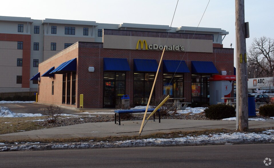 More Photos Of 37 Upton Dr, Wilmington Flex For Sale