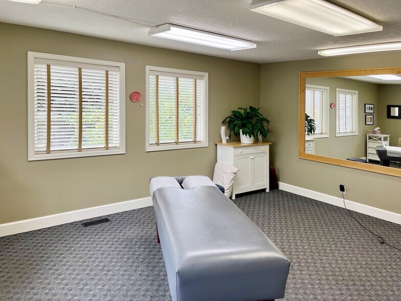More Photos Of 358 Superior St SE, Salem Office For Sale