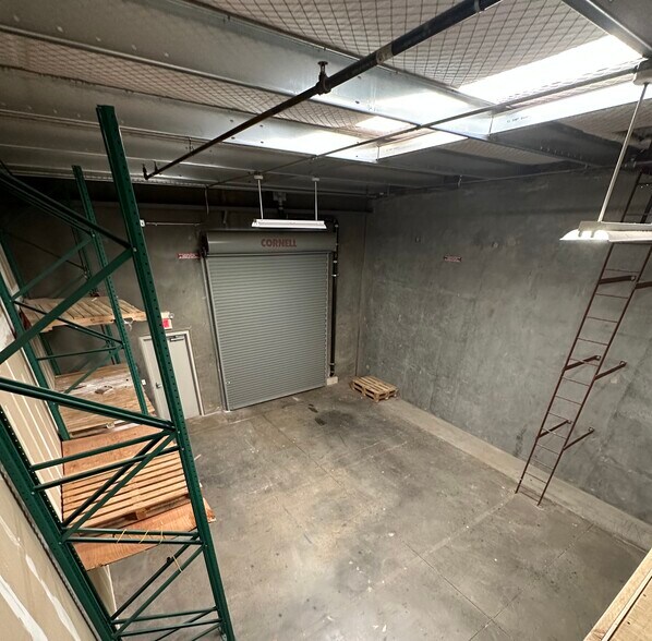 More Photos Of 2045 Lauwiliwili St, Kapolei Warehouse For Lease