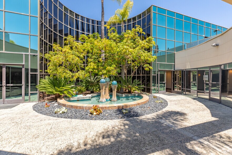 More Photos Of 5820 Oberlin Dr, San Diego Office For Sale