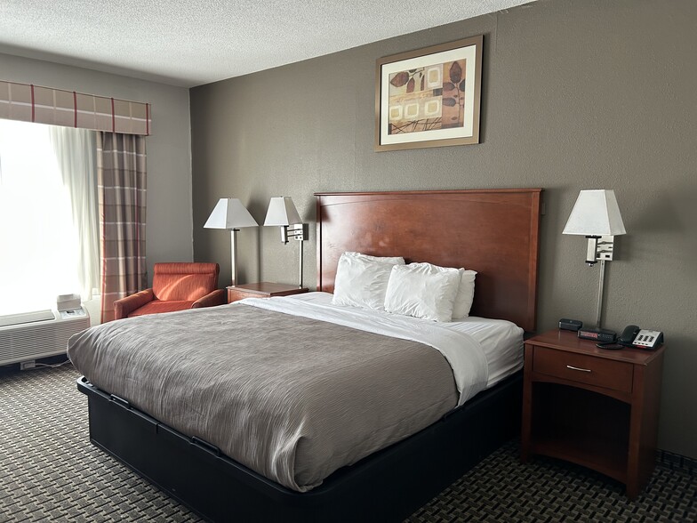 More Photos Of 2463 E Sharon Rd, Cincinnati Hotel For Sale