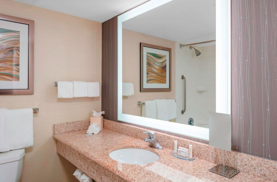 More Photos Of 1721 E Central Texas Expy, Killeen Hotel For Sale