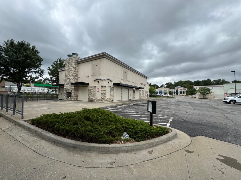 More Photos Of 211 S 18th St Expy, Kansas City Fast Food For Sale
