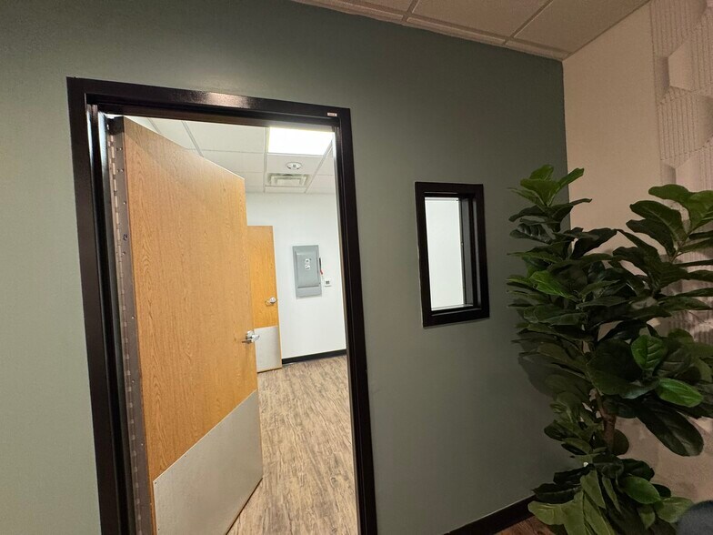 More Photos Of 1361 N Alma School Rd, Chandler Restaurant For Lease