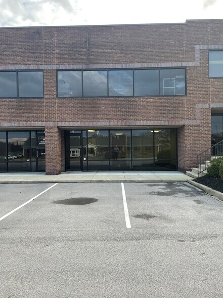 More Photos Of 1902 Campus Pl, Jeffersontown Light Distribution For Lease
