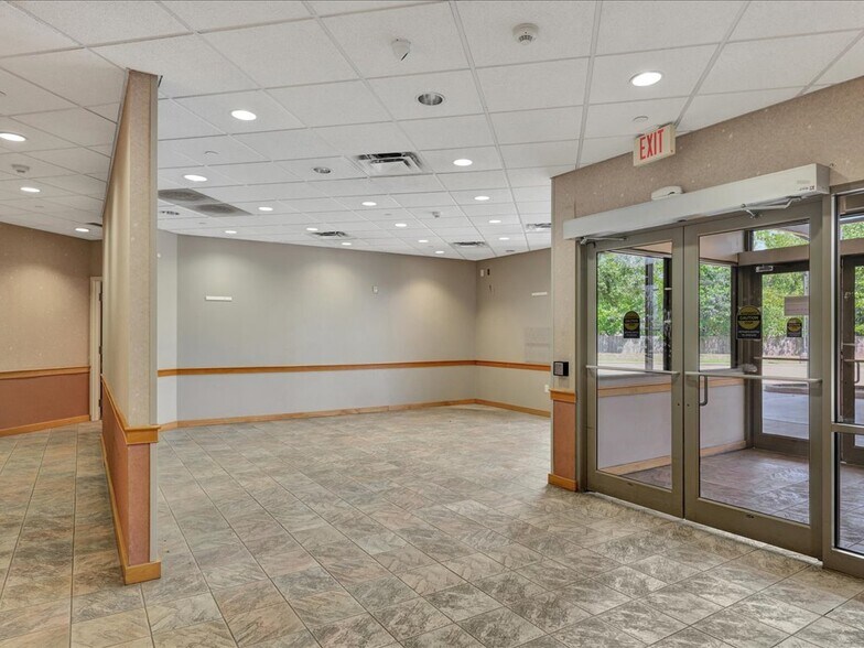 More Photos Of 700 S John Redditt Dr, Lufkin Medical For Lease