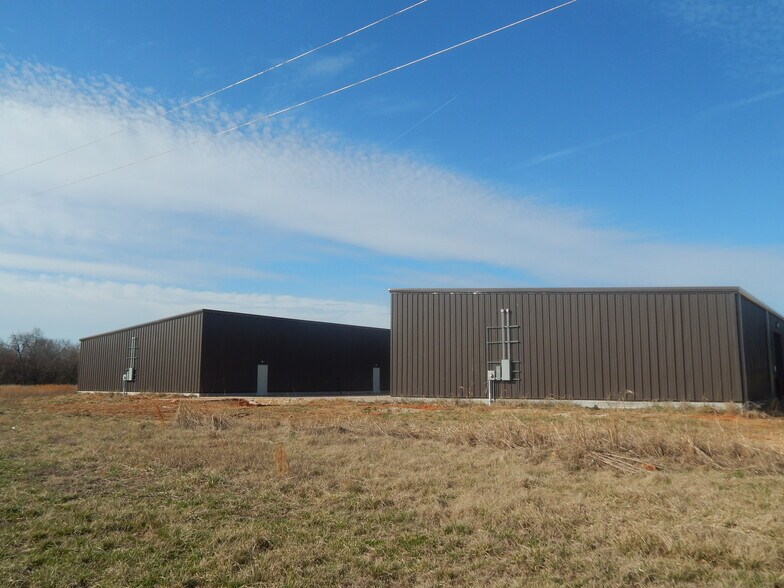 More Photos Of 10397 Haxton, Bentonville Warehouse For Lease