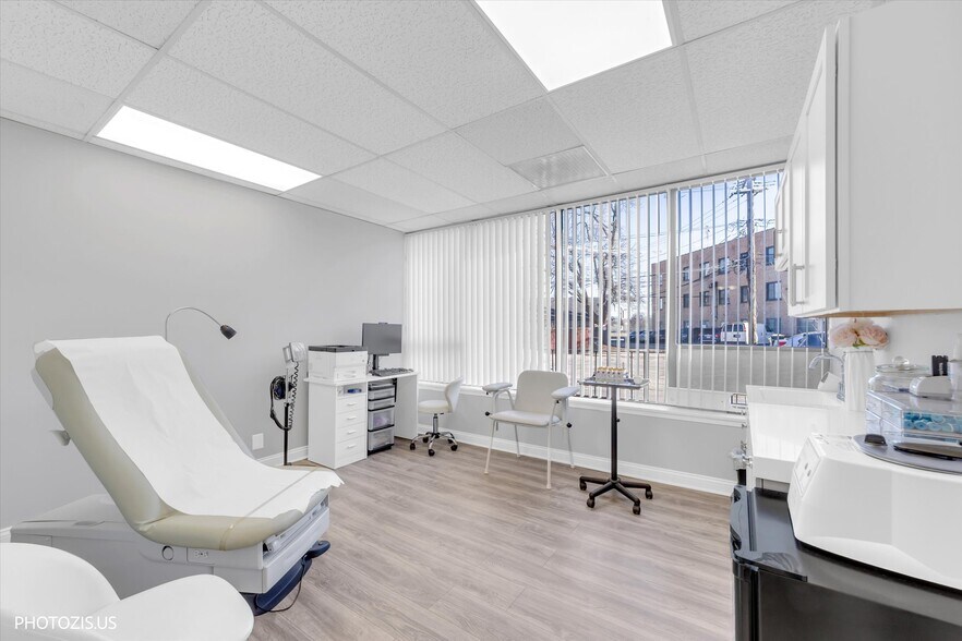 More Photos Of 5097 N Elston Ave, Chicago Medical For Sale