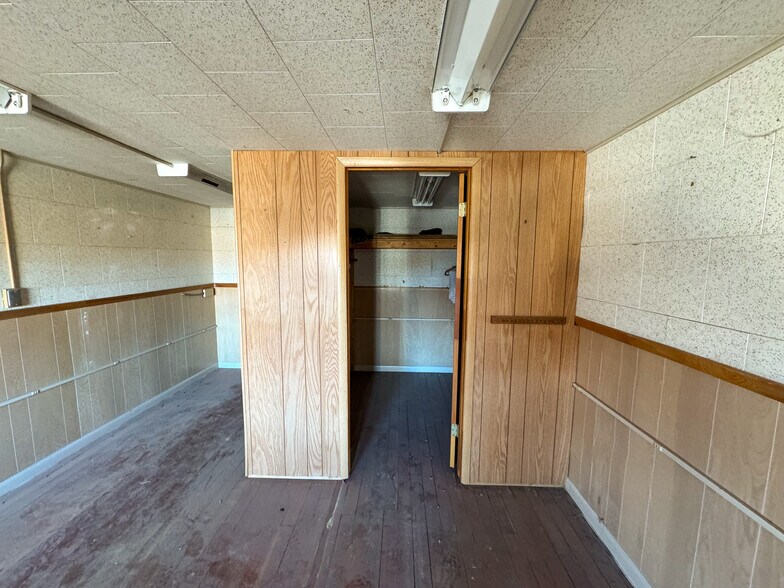 More Photos Of 113 Central Ave, Great Falls Flex For Sale