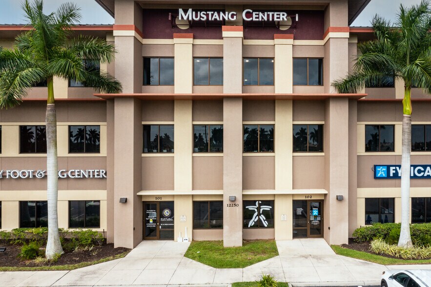 More Photos Of 12250 E Tamiami Trl, Naples Medical For Lease