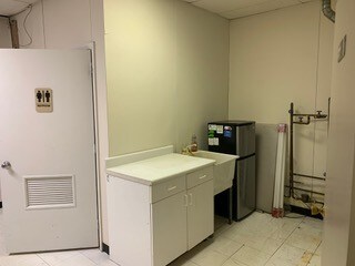 More Photos Of 2928-2950 E Highland Rd, Highland General Retail For Lease