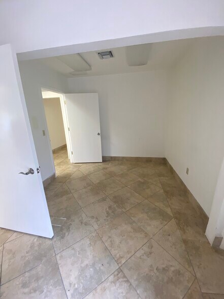 More Photos Of 3080 W Flagler St, Miami Medical For Sale