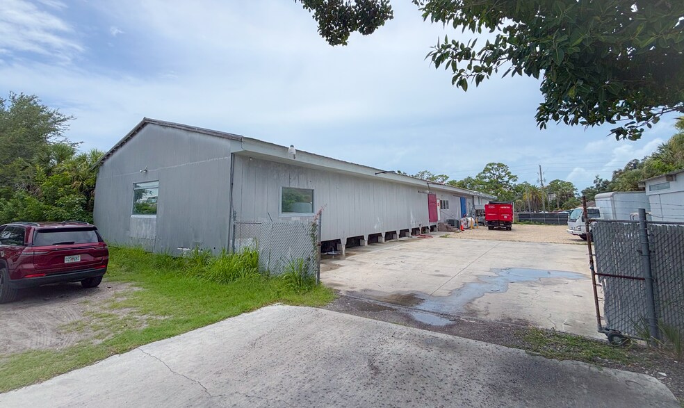 More Photos Of 1236 Central Ave, Sarasota Warehouse For Lease
