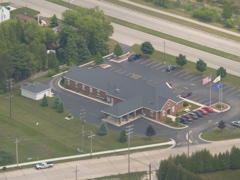More Photos Of 2848 Memorial Dr, Two Rivers Medical For Lease