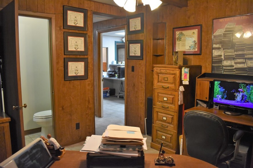 More Photos Of 5576 Mayfield Rd, Cleveland Freestanding For Sale