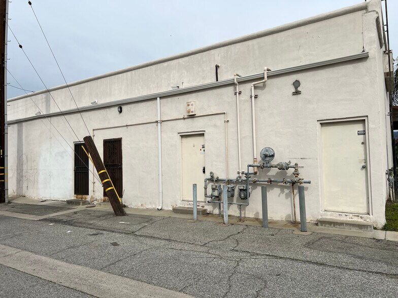 More Photos Of 468-480 E San Bernardino Rd, Covina Freestanding For Lease