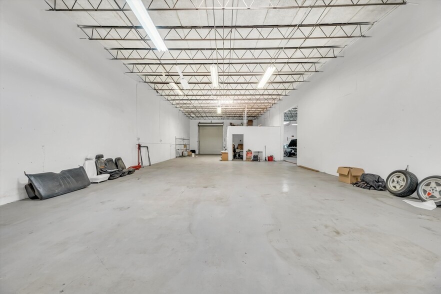 More Photos Of 224 NE 32nd Ct, Oakland Park Warehouse For Sale