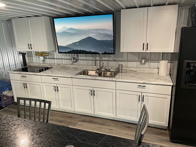 More Photos Of 4110 14th Ave N, Fargo Flex For Sale