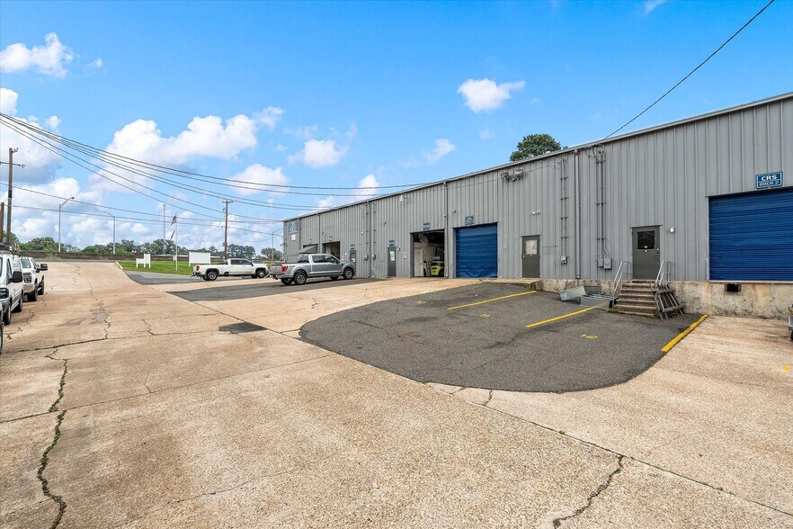 More Photos Of 5904 Financial Plz, Shreveport Industrial For Lease