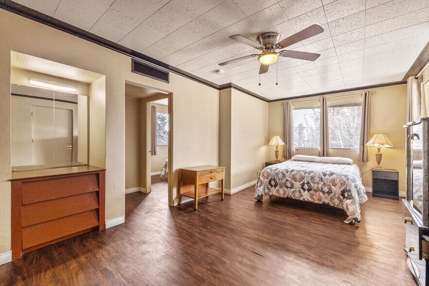 More Photos Of 11 Main St, Klamath Falls Hotel For Sale