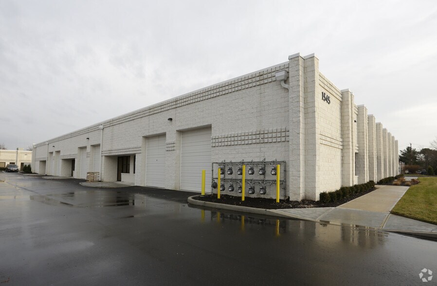 More Photos Of 1545 Ocean Ave, Bohemia Warehouse For Lease