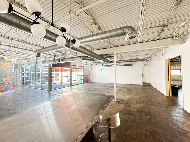 More Photos Of 1121 Delano St, Houston General Retail For Lease