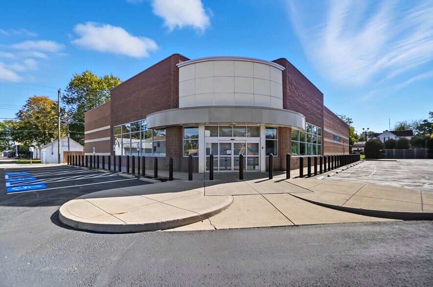 Primary Photo Of 525 N Main St, Ada General Retail For Lease