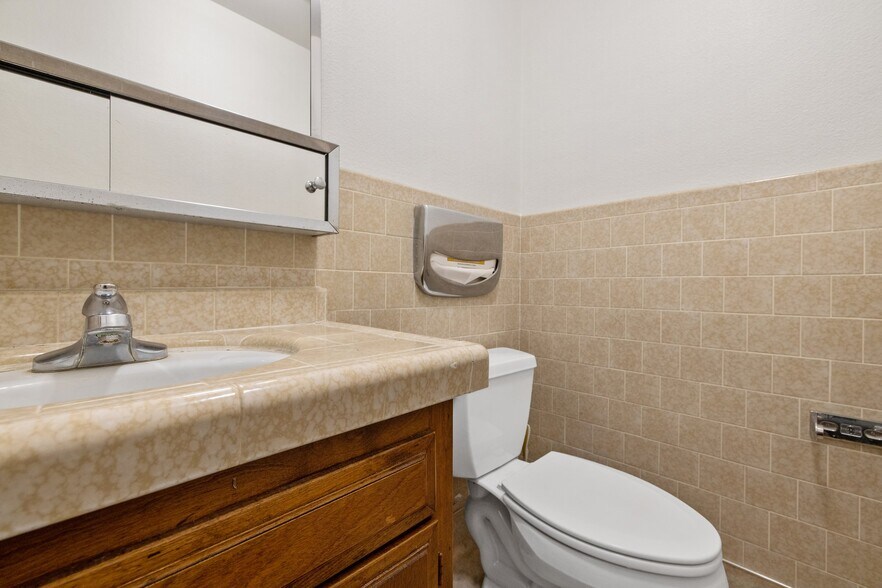 More Photos Of 561 N Alta Ave, Dinuba Medical For Lease
