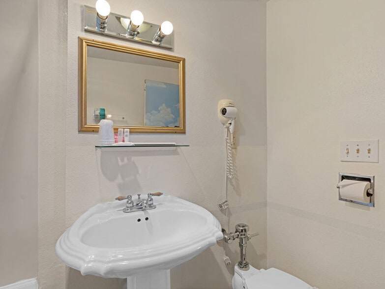 More Photos Of 609 E 1st Ave, Odessa Hospitality For Sale