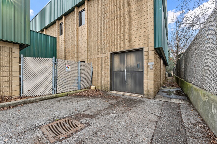 More Photos Of 7200 Highway 150, Greenville Office For Sale