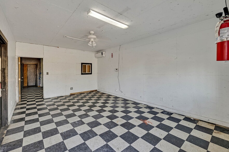 More Photos Of 11211 S US Highway 181, San Antonio Warehouse For Sale