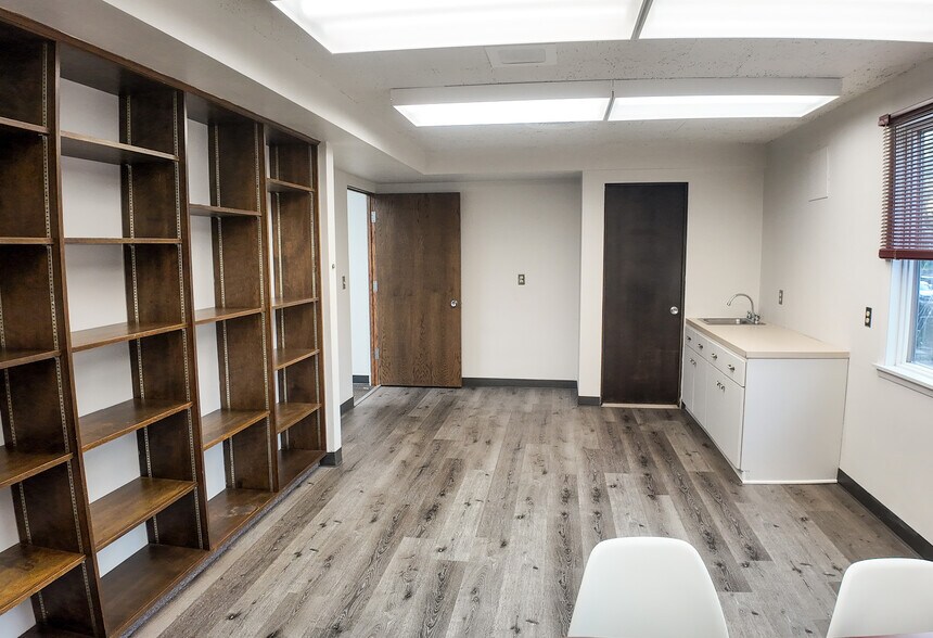 More Photos Of 1800 S Summit Ave, Sioux Falls Office For Lease