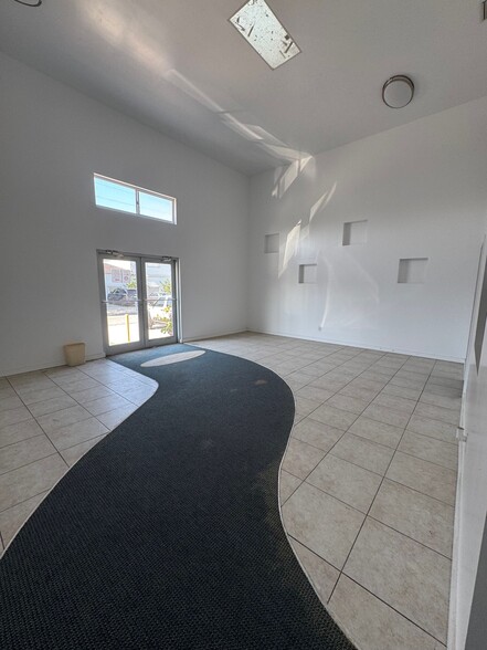 More Photos Of 59 W 9th St, Atlantic Beach Showroom For Lease