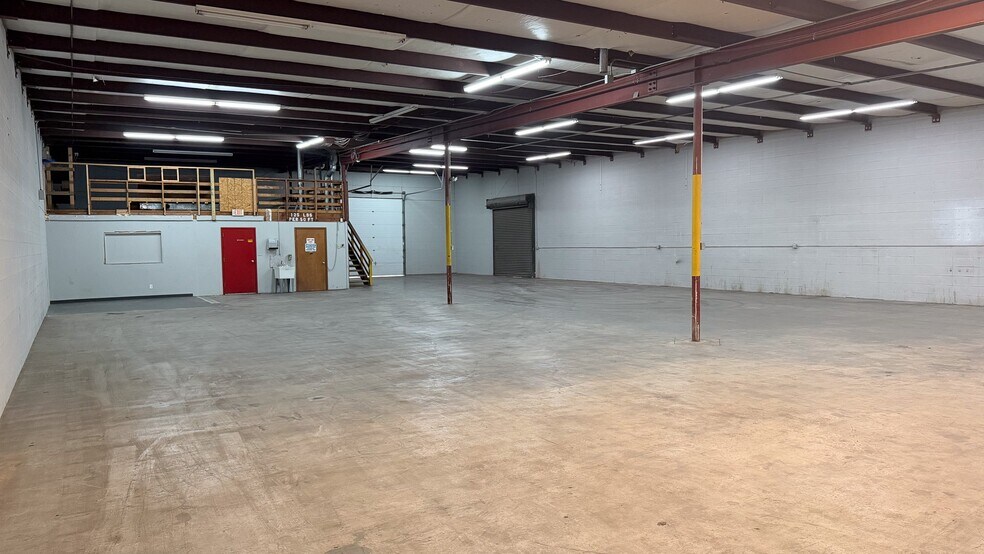 More Photos Of 310 S Union Ave, Springfield Manufacturing For Lease