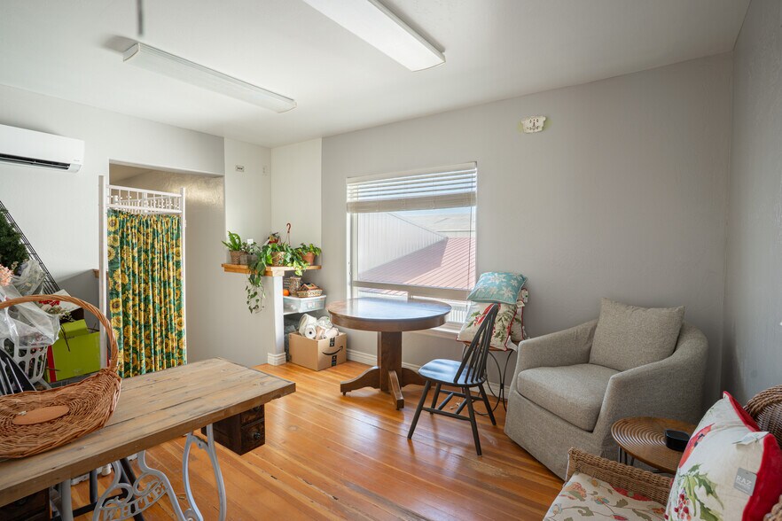More Photos Of 319 Main St N, Kimberly Warehouse For Sale