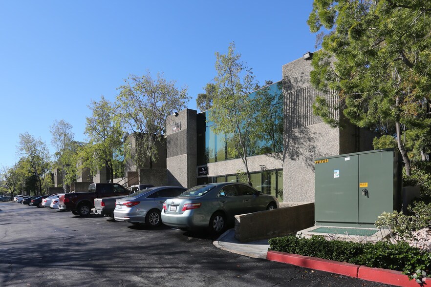 More Photos Of 23141 Verdugo Dr, Laguna Hills Research And Development For Lease