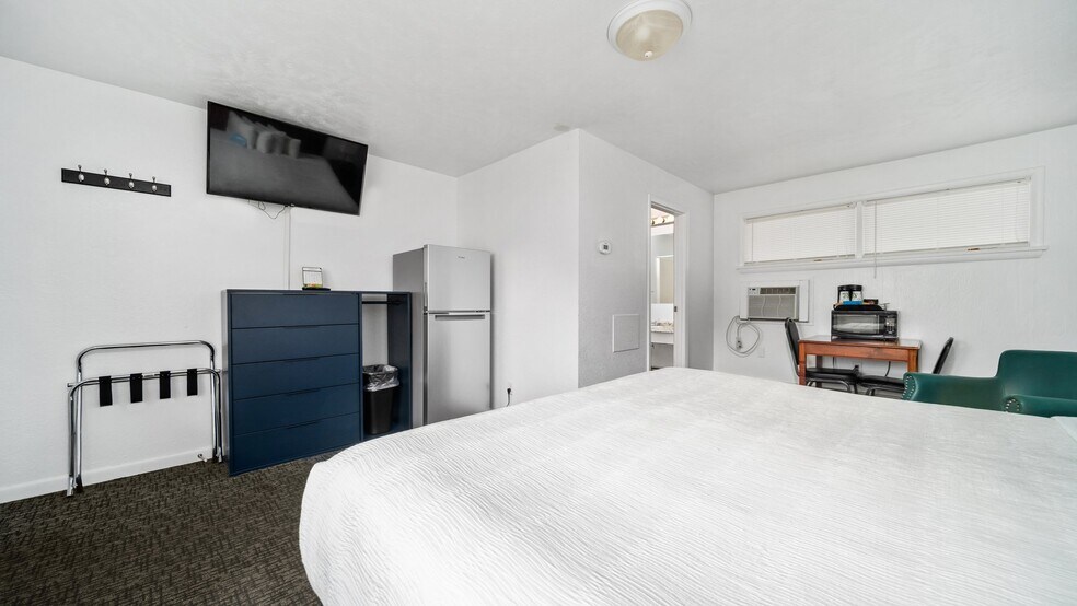 More Photos Of 1010 E Front St, Traverse City Hotel For Sale