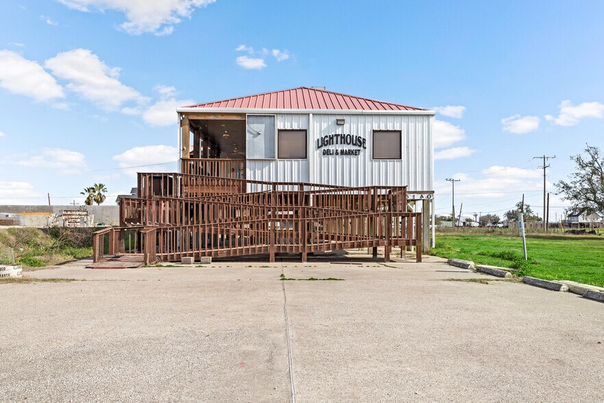 More Photos Of 5140 Gulfway Dr, Sabine Pass Restaurant For Sale